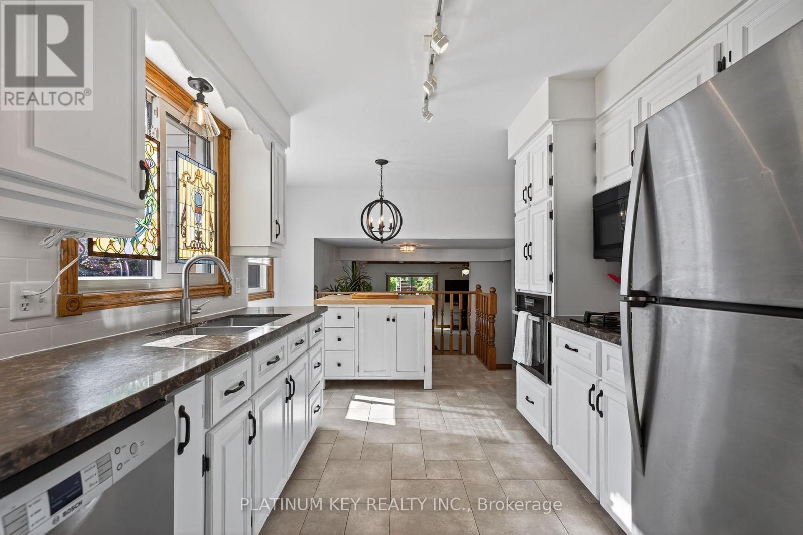 334 Mckellar Street, Strathroy-Caradoc (Sw), Ontario  N7G 2Y5 - Photo 14 - X12459603