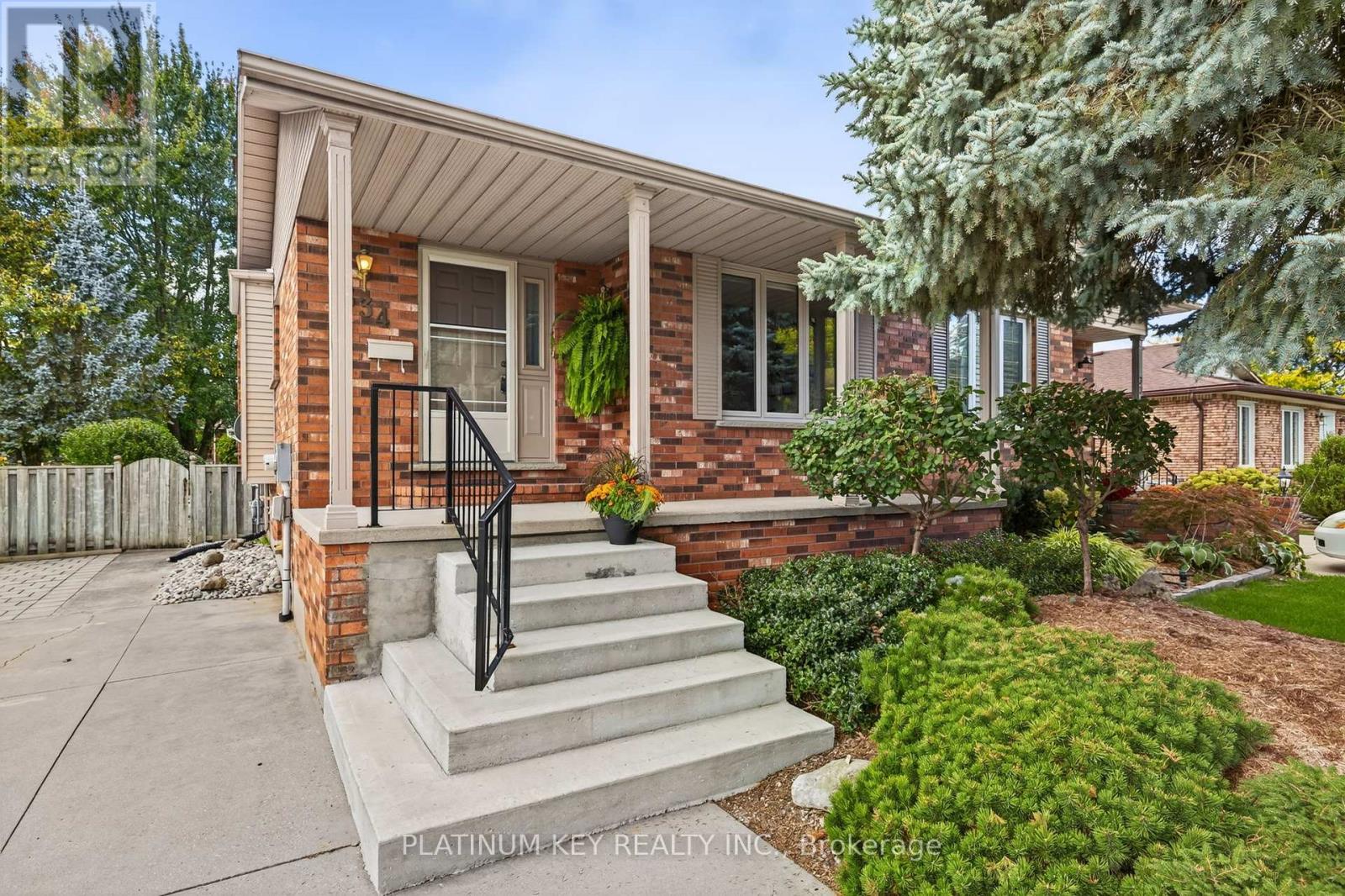 334 Mckellar Street, Strathroy-Caradoc (Sw), Ontario  N7G 2Y5 - Photo 3 - X12459603