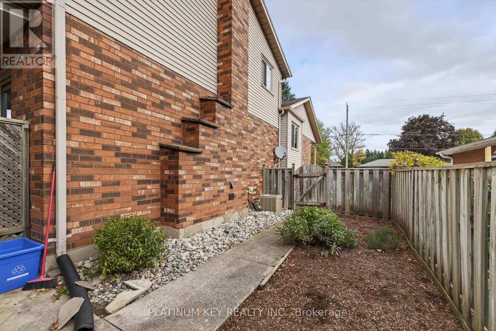 334 Mckellar Street, Strathroy-Caradoc (Sw), Ontario  N7G 2Y5 - Photo 36 - X12459603