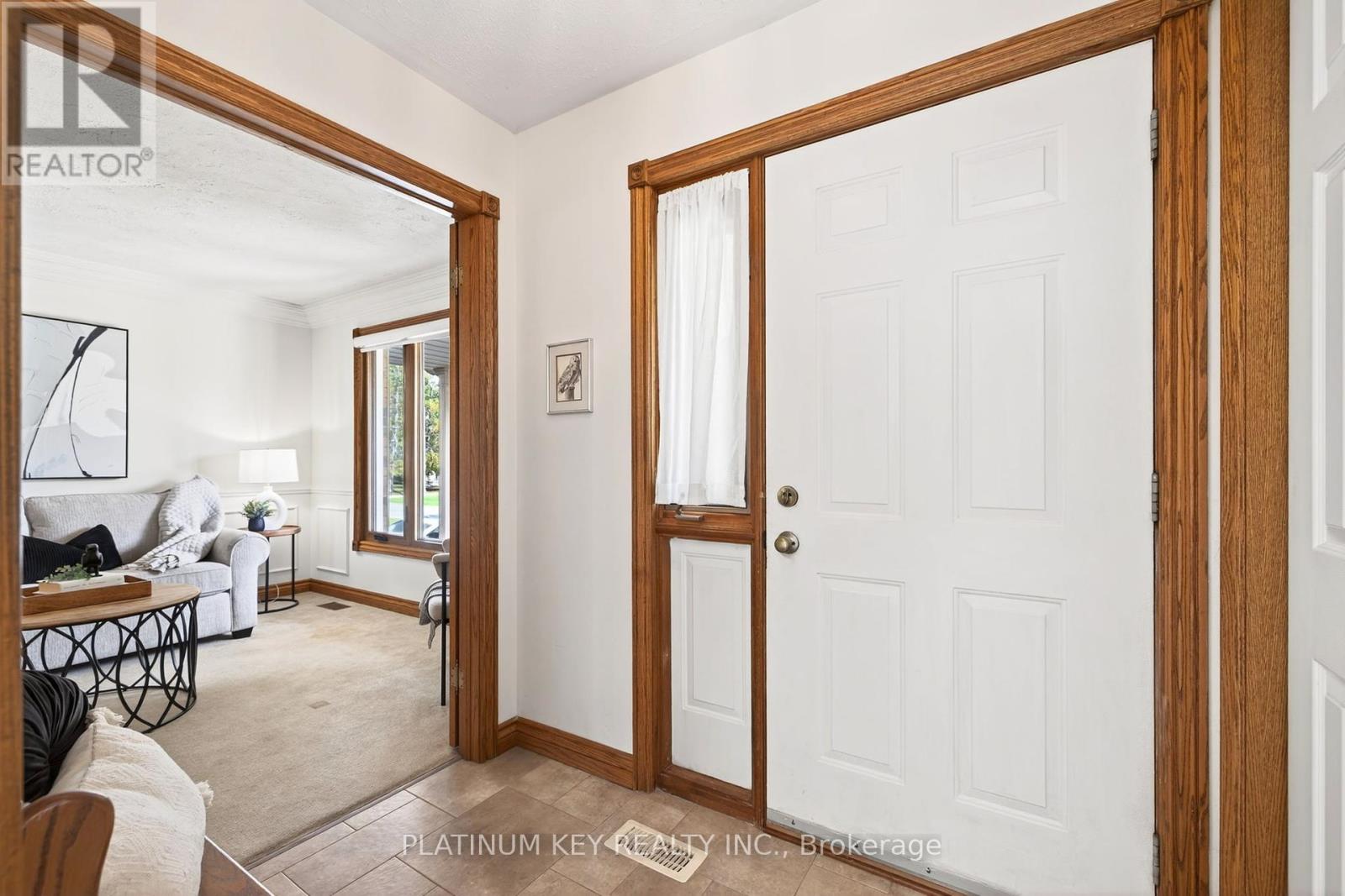 334 Mckellar Street, Strathroy-Caradoc (Sw), Ontario  N7G 2Y5 - Photo 6 - X12459603
