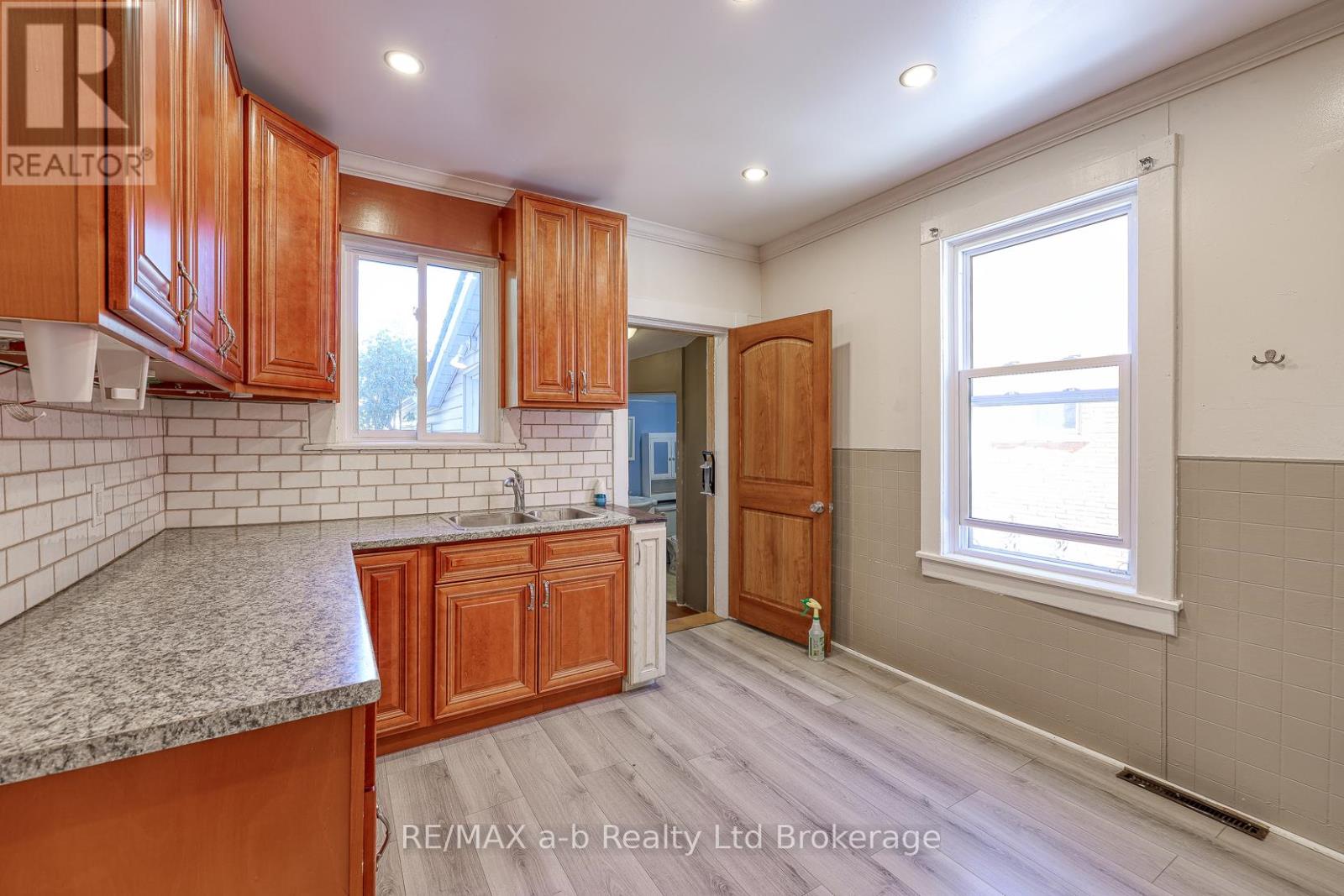56 London Street W, Tillsonburg, Ontario  N4G 2L5 - Photo 19 - X12459601