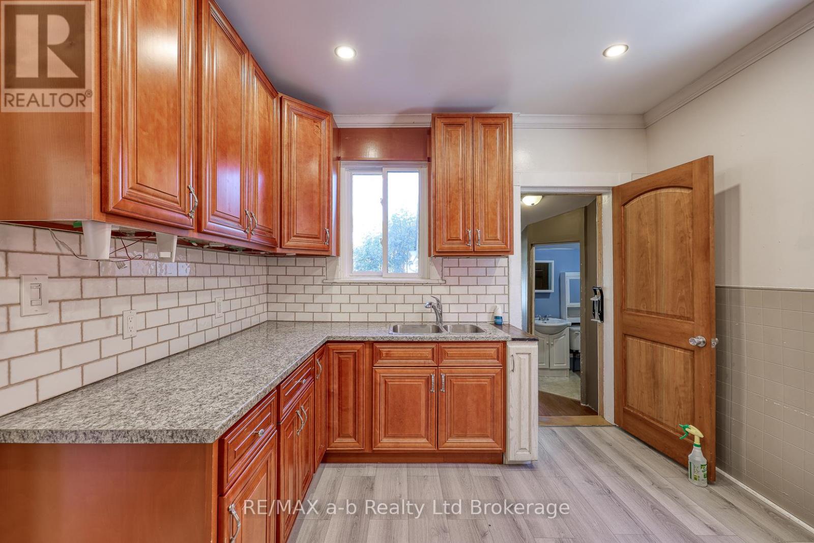 56 London Street W, Tillsonburg, Ontario  N4G 2L5 - Photo 20 - X12459601