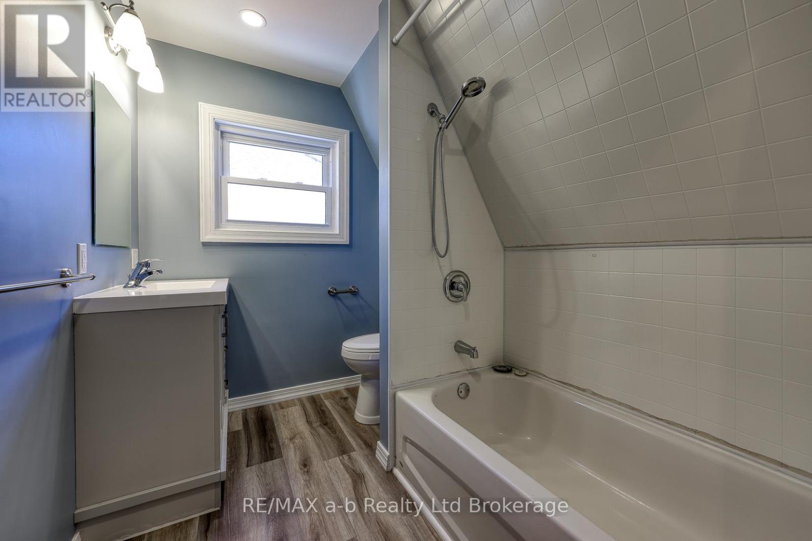 56 London Street W, Tillsonburg, Ontario  N4G 2L5 - Photo 36 - X12459601