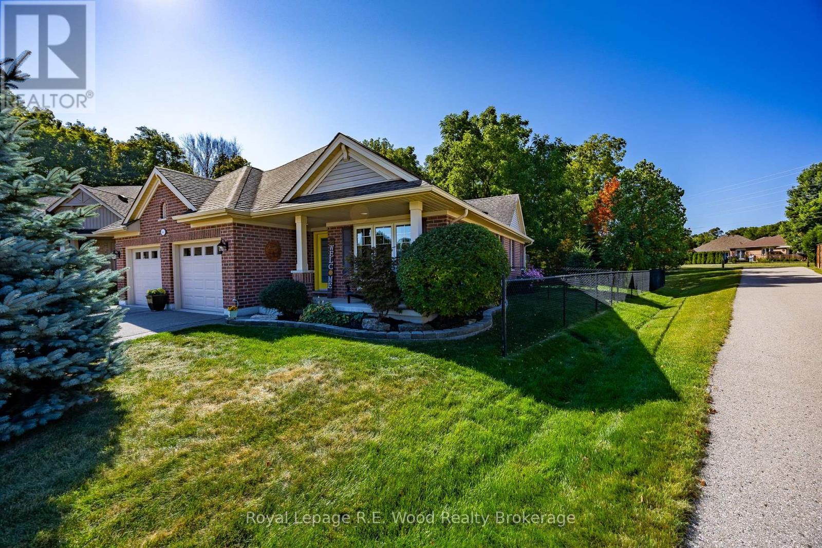 44 Colin Avenue, Tillsonburg, Ontario  N4G 0E5 - Photo 3 - X12459602