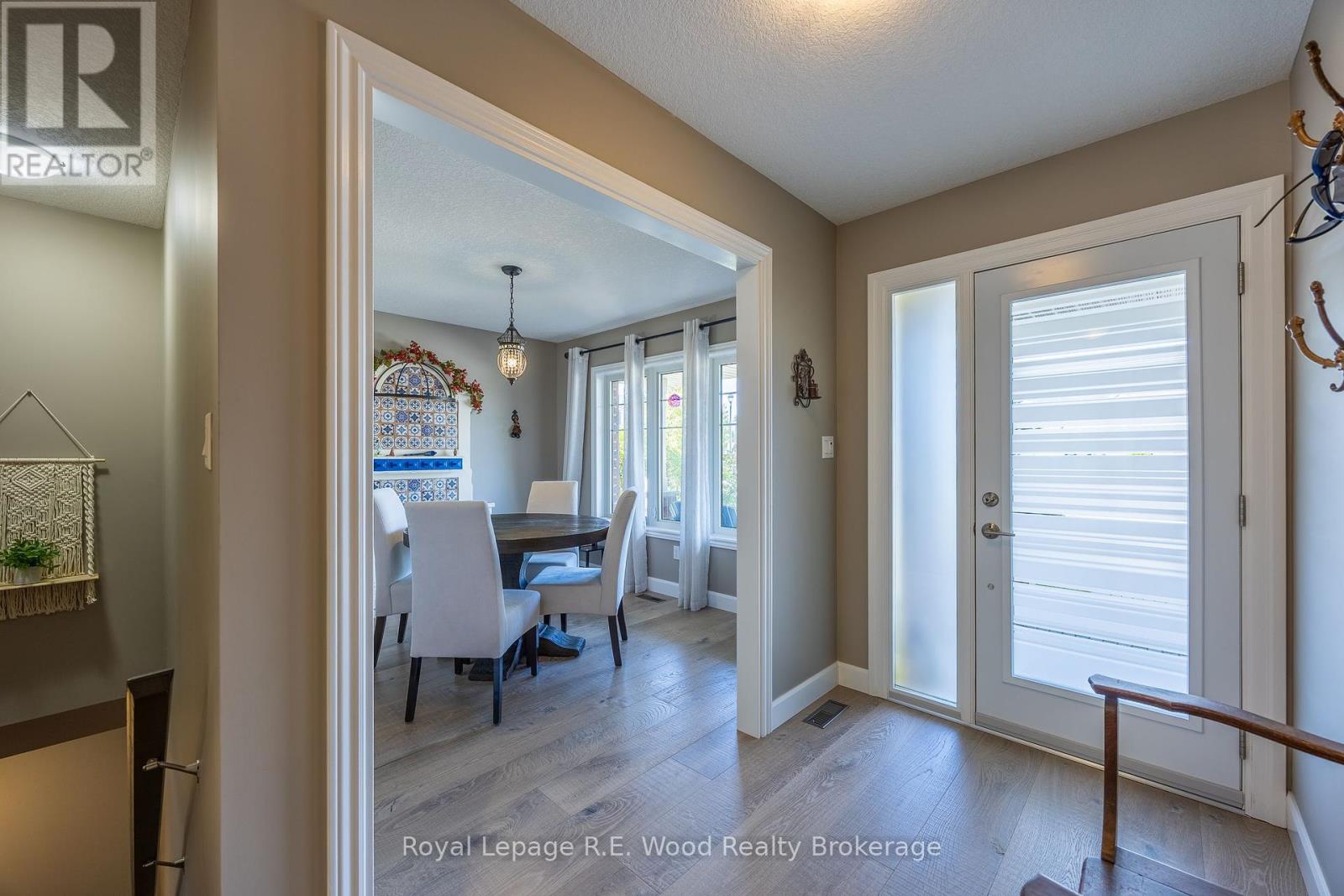 44 Colin Avenue, Tillsonburg, Ontario  N4G 0E5 - Photo 4 - X12459602