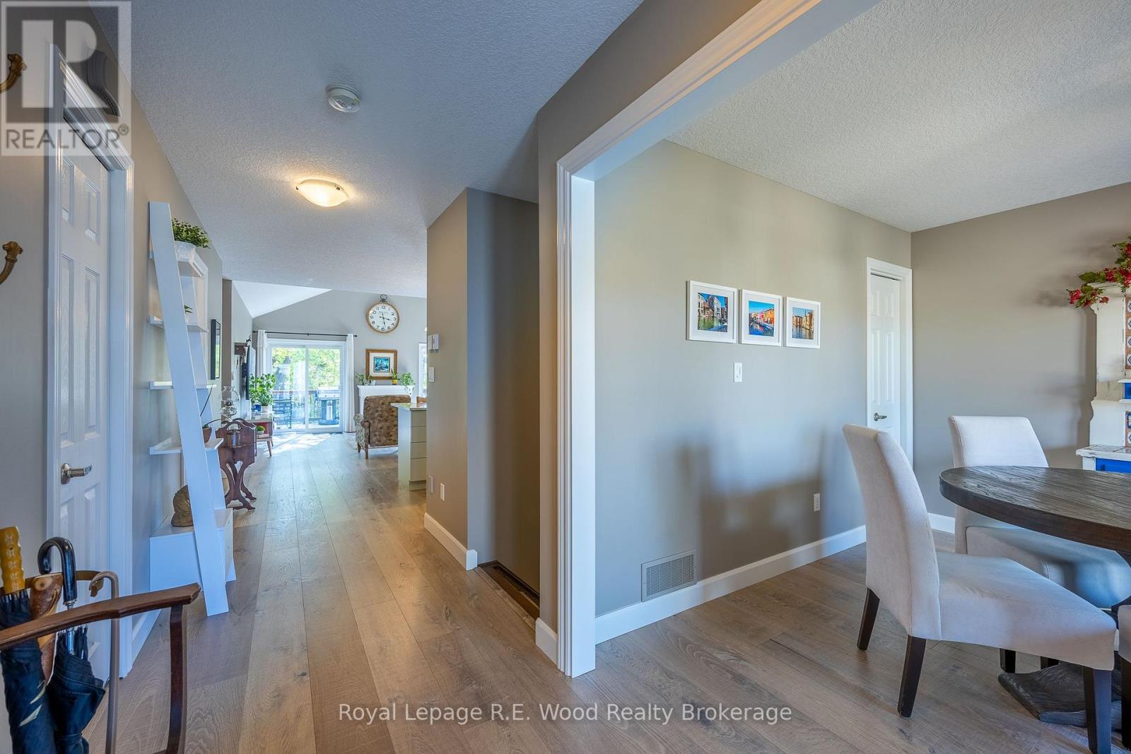 44 Colin Avenue, Tillsonburg, Ontario  N4G 0E5 - Photo 6 - X12459602