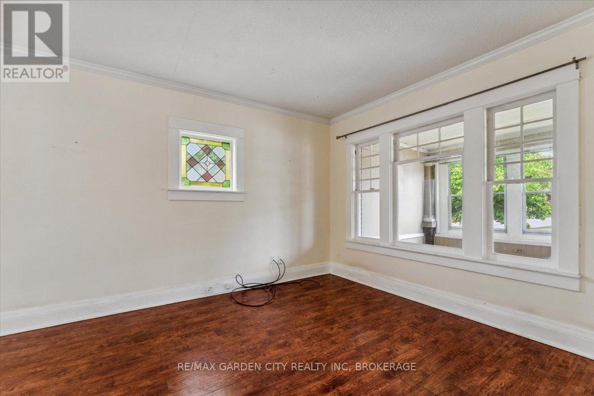 4372 Seneca Street, Niagara Falls, Ontario  L2E 1G6 - Photo 10 - X12459586