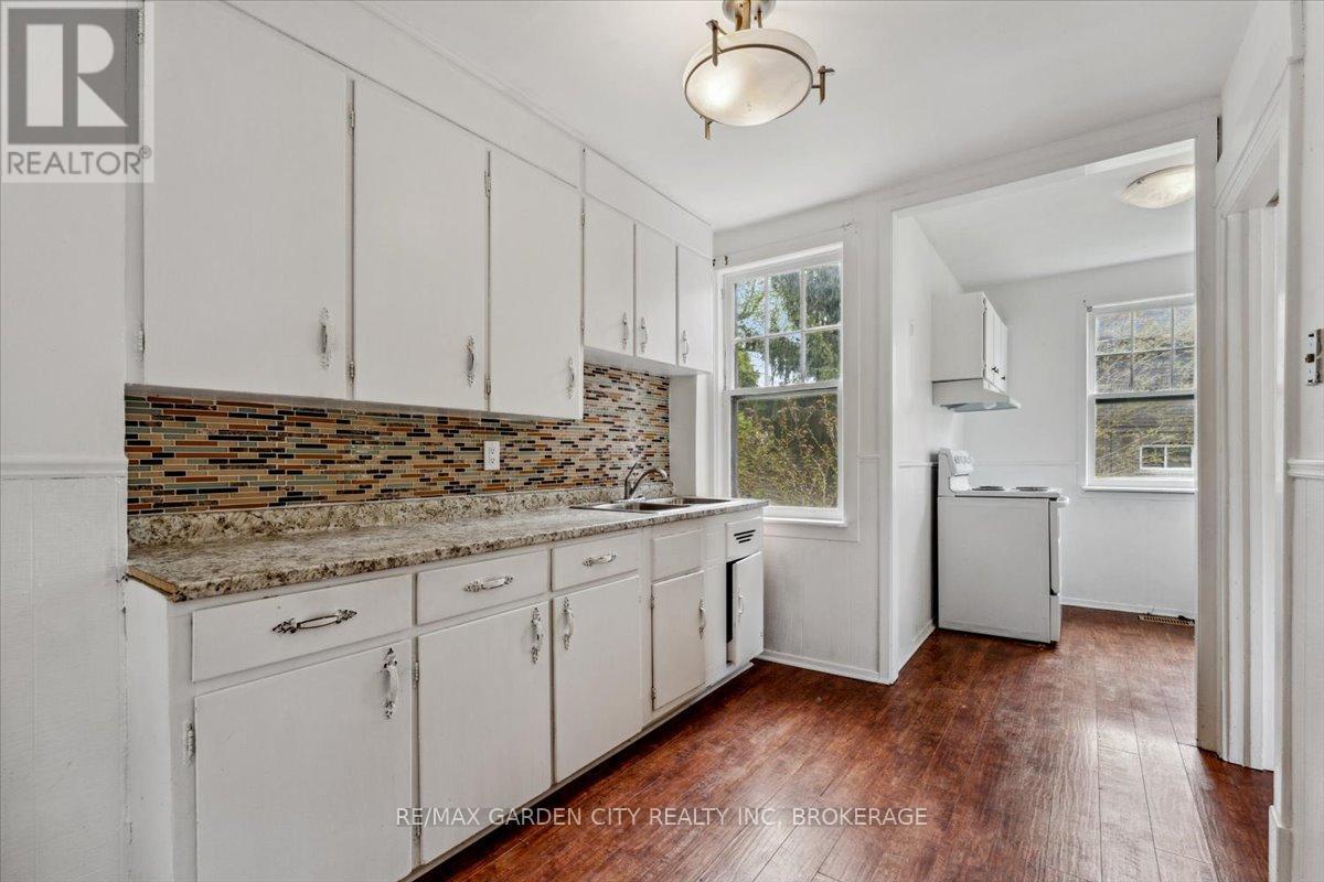 4372 Seneca Street, Niagara Falls, Ontario  L2E 1G6 - Photo 12 - X12459586