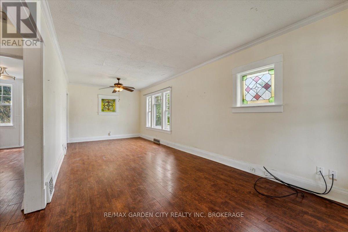 4372 Seneca Street, Niagara Falls, Ontario  L2E 1G6 - Photo 9 - X12459586
