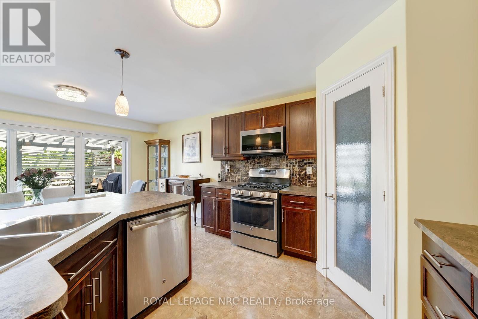 4471 Garden Gate Terrace, Lincoln, Ontario  L3J 1M1 - Photo 10 - X12459619