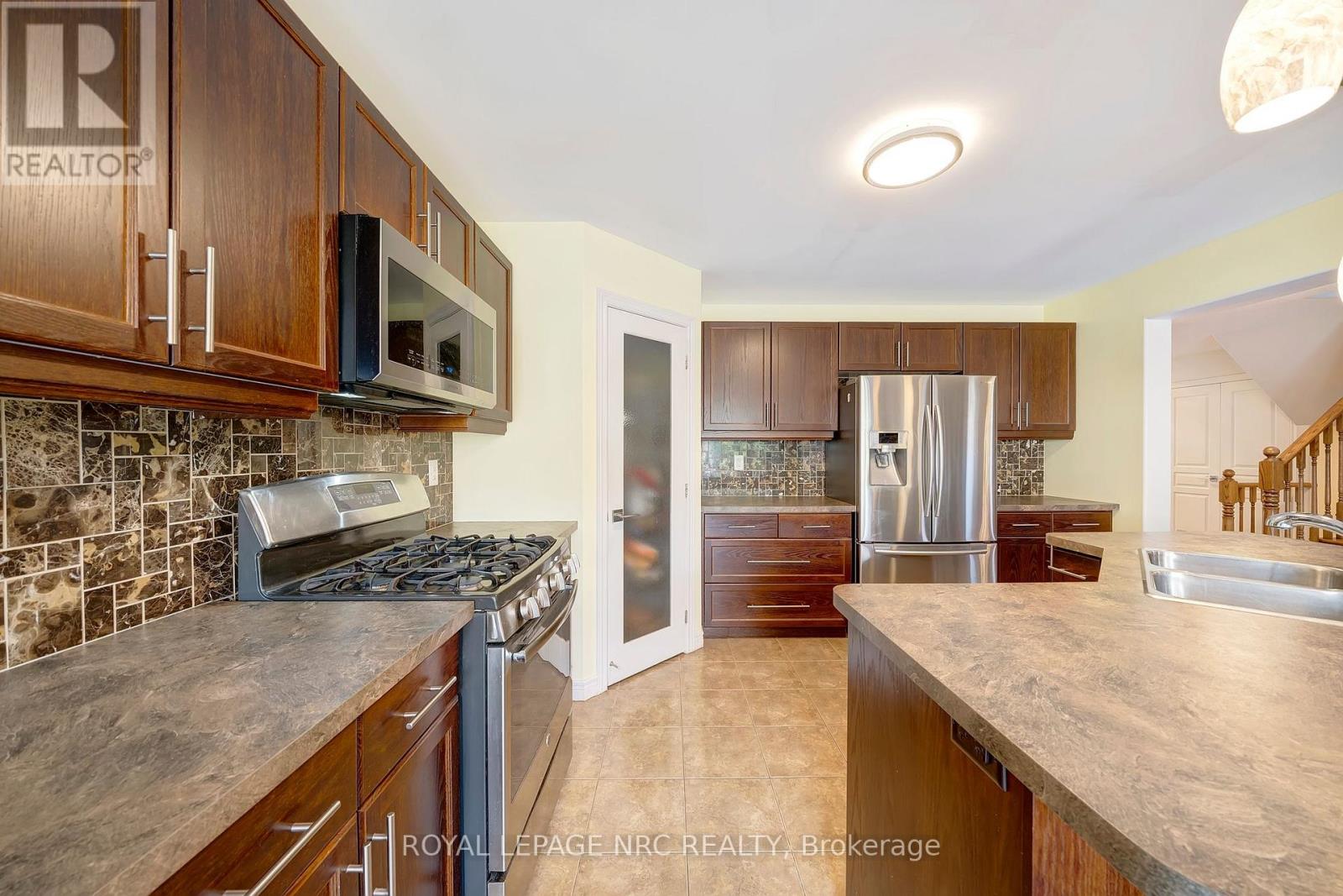 4471 Garden Gate Terrace, Lincoln, Ontario  L3J 1M1 - Photo 13 - X12459619