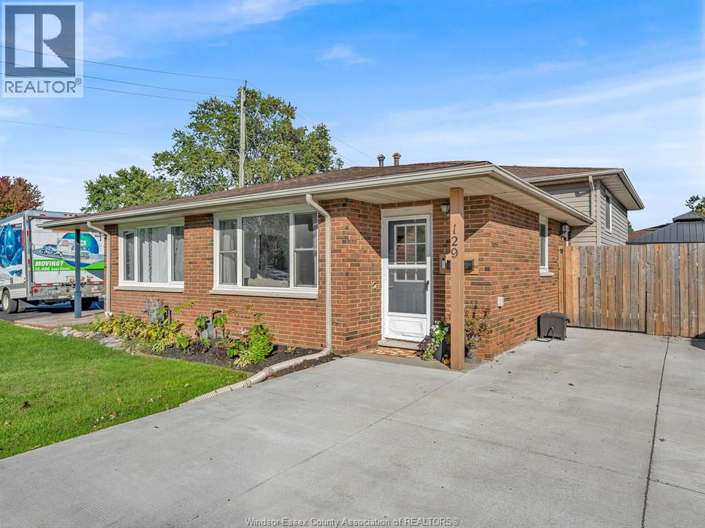 MLS# 25025812: 129 LANSDOWNE AVENUE, Kingsville, Canada
