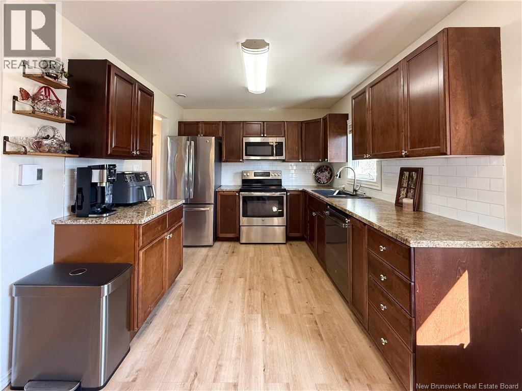 158 Barrieau, Moncton, New Brunswick  E1G 1J8 - Photo 8 - NB128415