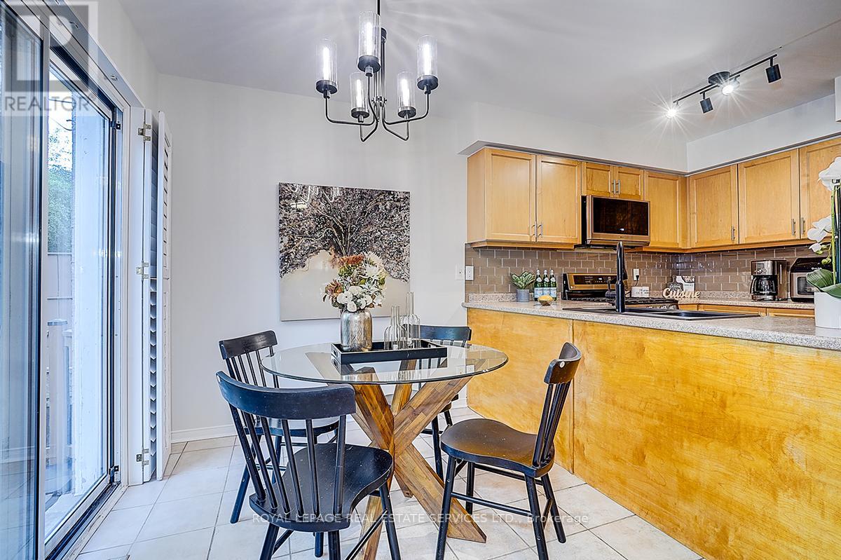 2066 Deer Park Road, Oakville, Ontario  L6M 3V8 - Photo 17 - W12459545