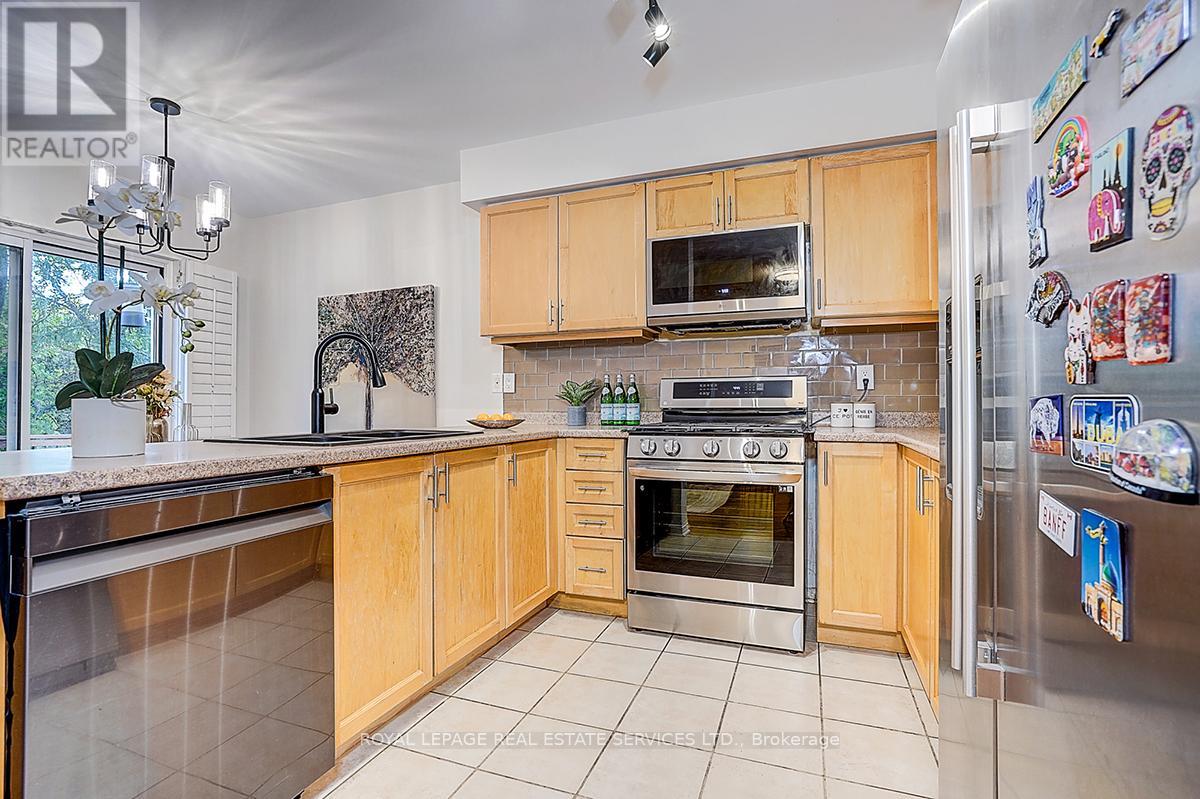2066 Deer Park Road, Oakville, Ontario  L6M 3V8 - Photo 20 - W12459545