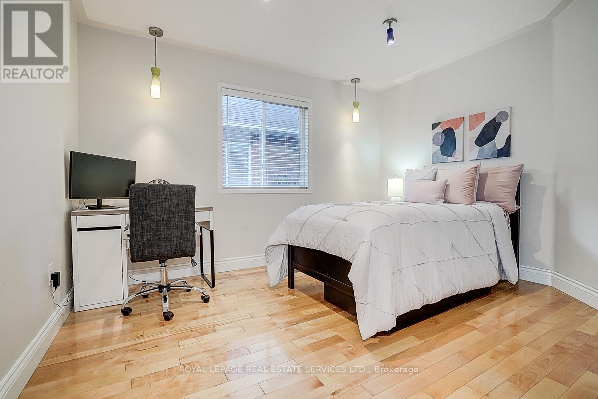 2066 Deer Park Road, Oakville, Ontario  L6M 3V8 - Photo 30 - W12459545