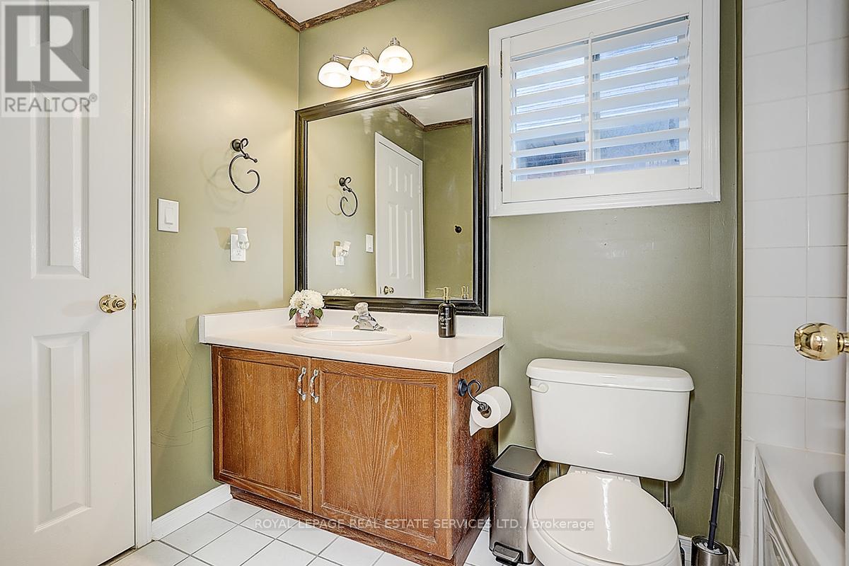 2066 Deer Park Road, Oakville, Ontario  L6M 3V8 - Photo 31 - W12459545