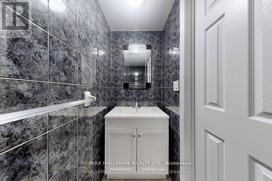 56 Carnival Court, Toronto, Ontario  M2R 3T8 - Photo 5 - C12459605