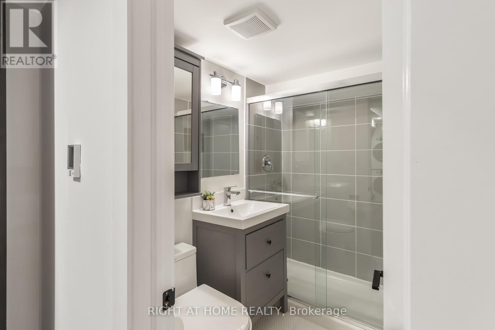 Main - 377 Lansdowne Avenue, Toronto, Ontario  M6H 3Y2 - Photo 17 - C12459636