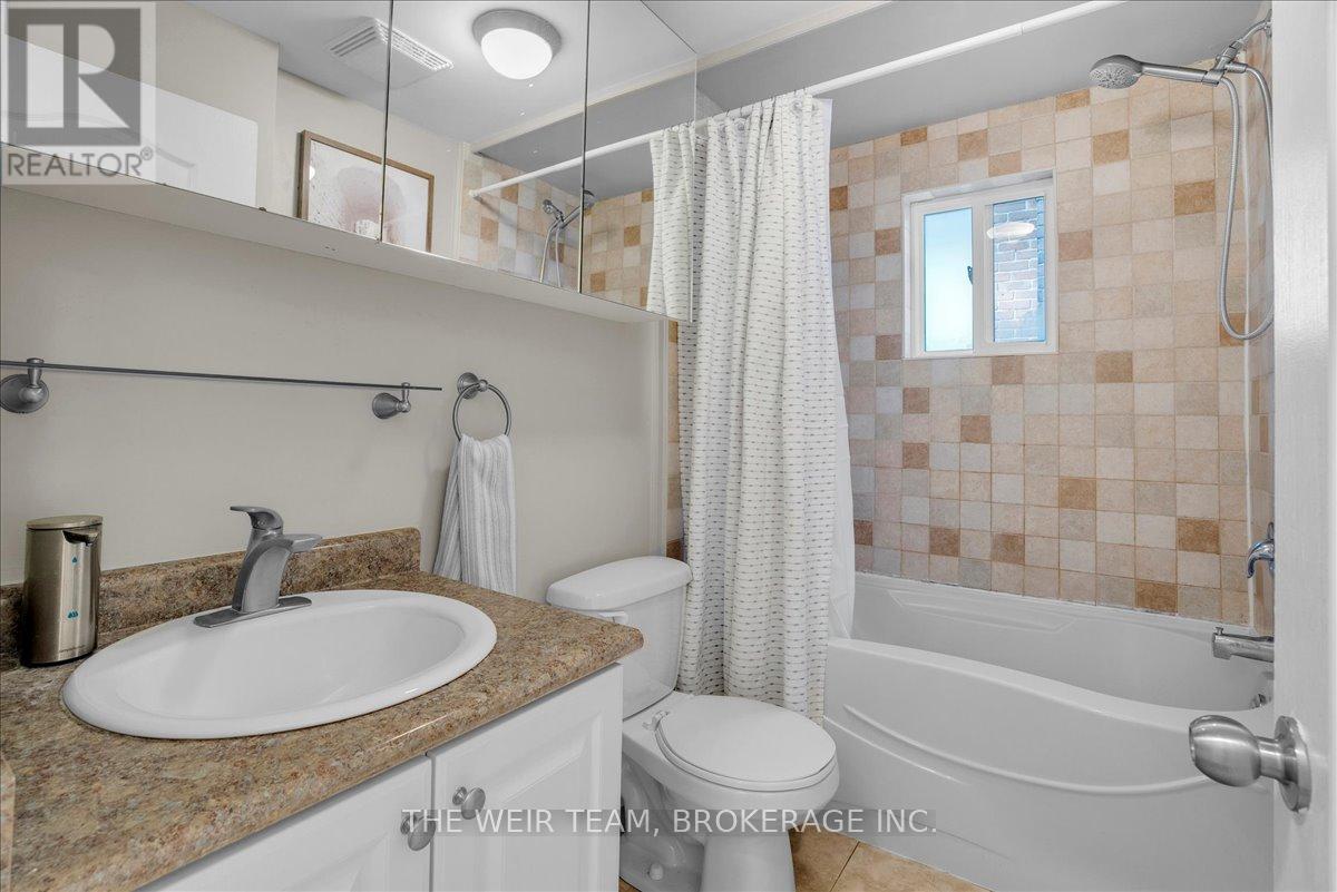 107 Barker Avenue, Toronto, Ontario  M4C 2N8 - Photo 17 - E12459594