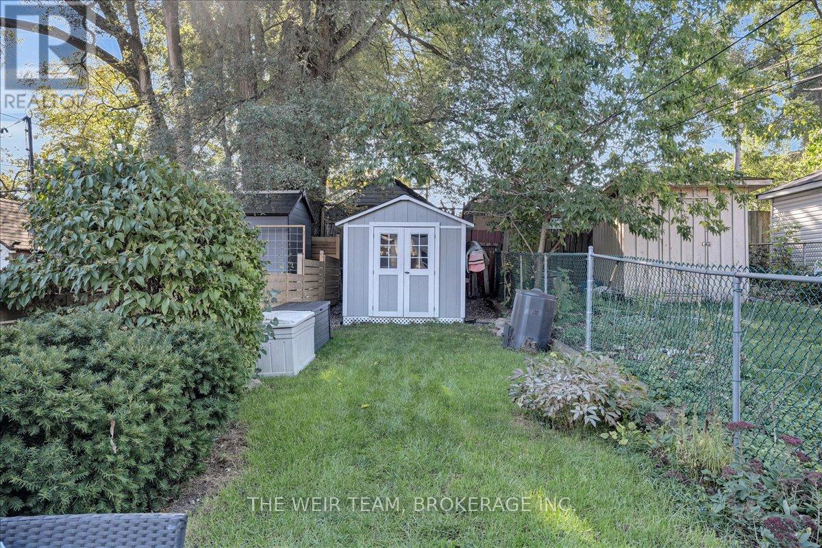 107 Barker Avenue, Toronto, Ontario  M4C 2N8 - Photo 25 - E12459594