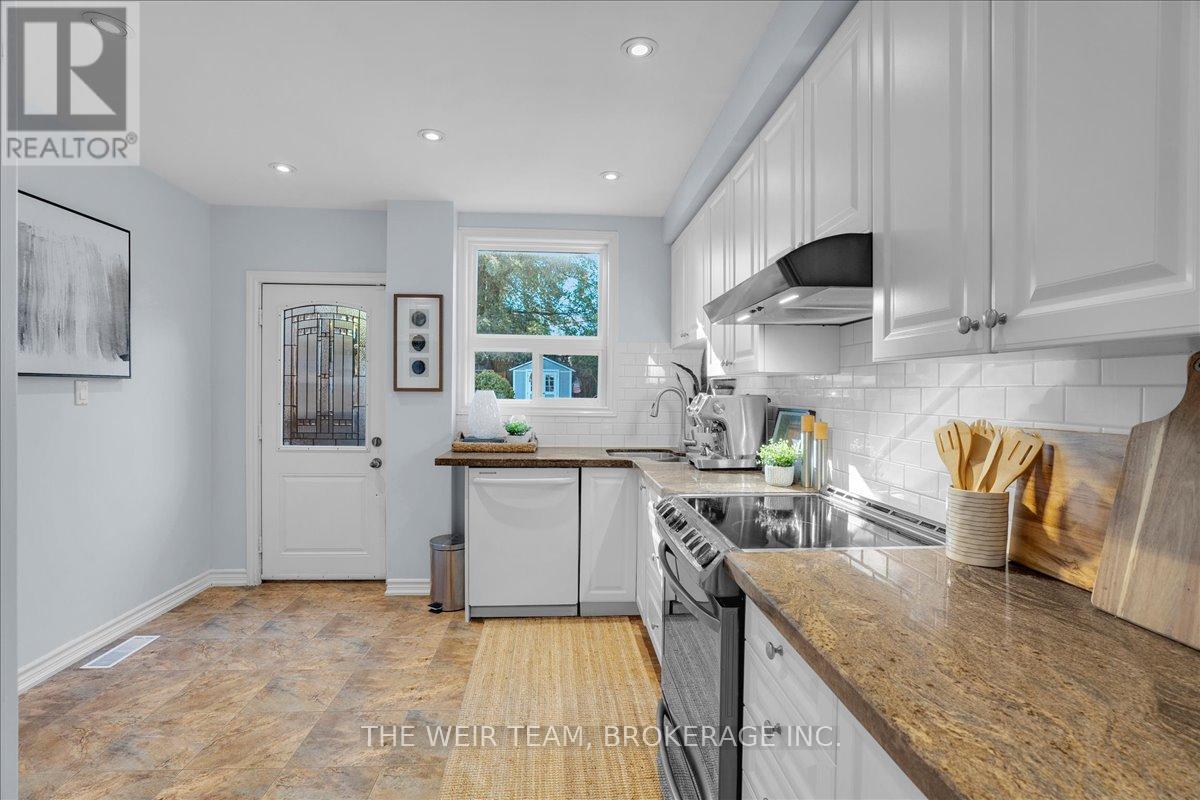 107 Barker Avenue, Toronto, Ontario  M4C 2N8 - Photo 7 - E12459594