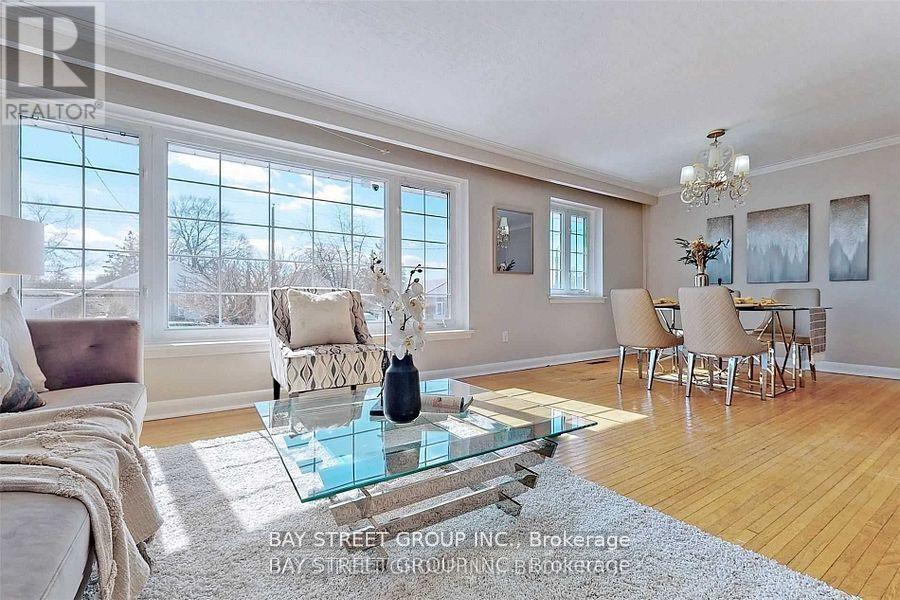 UPPER LEVEL - 15 CHARLEMONT CRESCENT, Toronto, Ontario