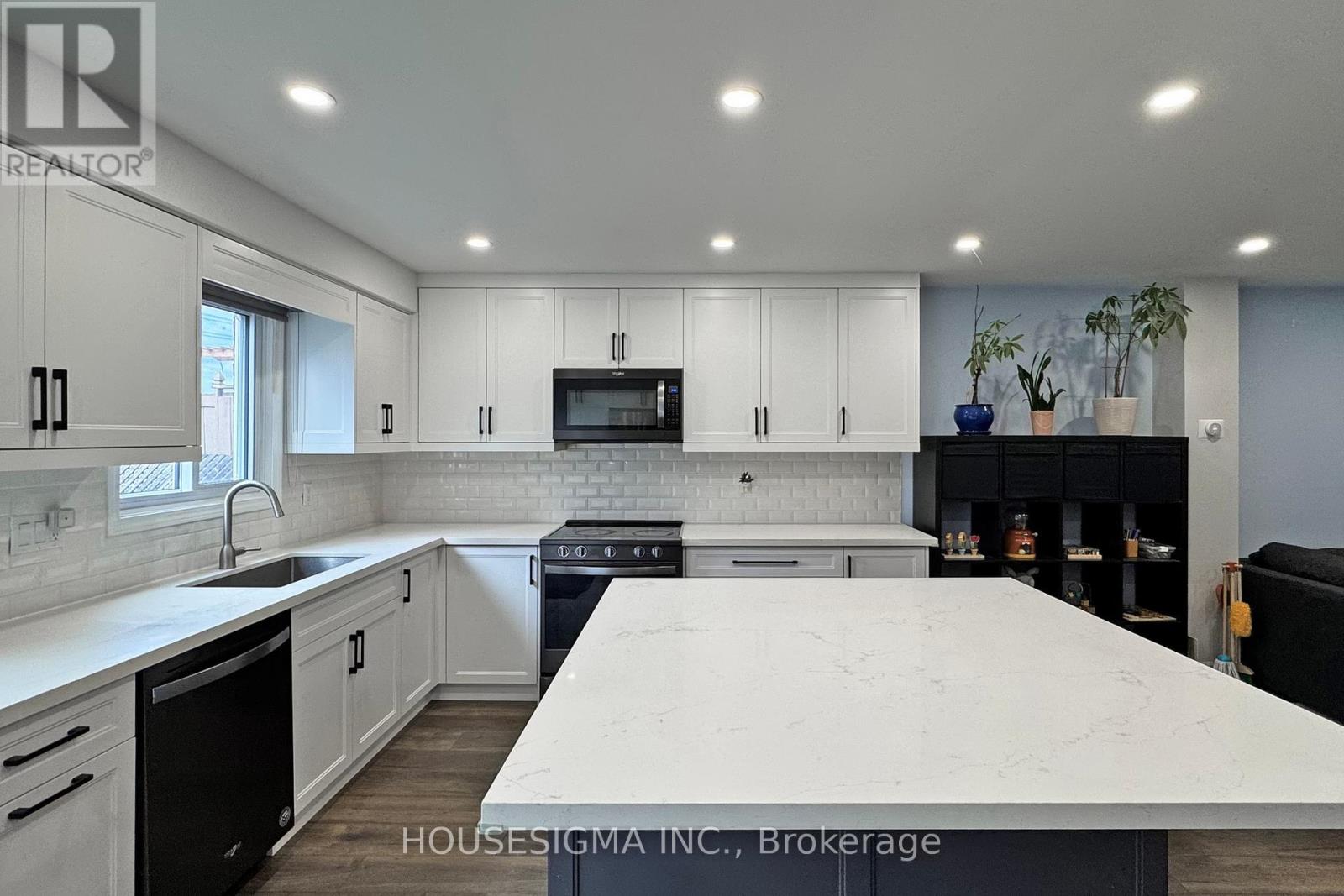 54 Oakmount Crescent, Vaughan, Ontario  L4K 2C3 - Photo 11 - N12459587