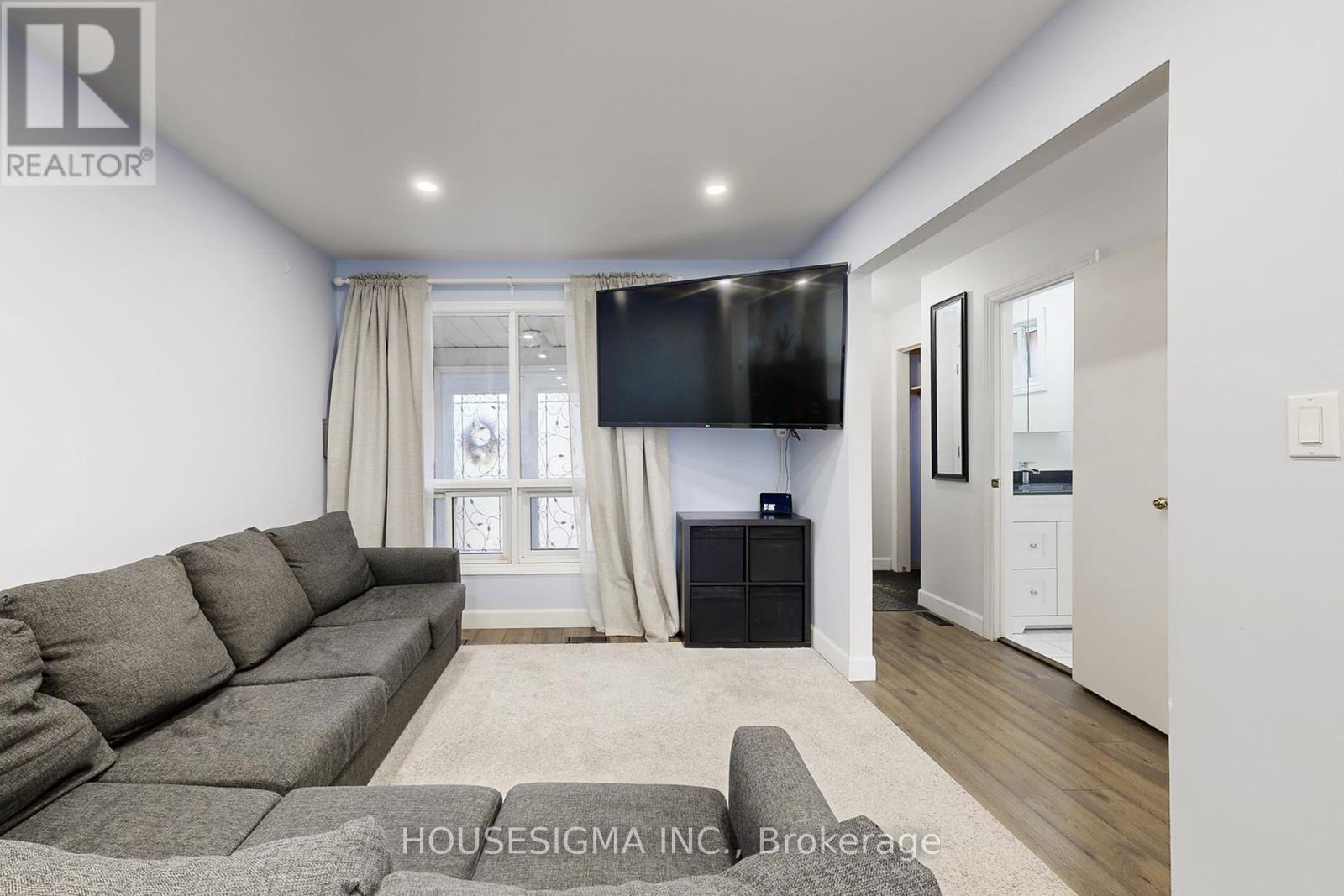 54 Oakmount Crescent, Vaughan, Ontario  L4K 2C3 - Photo 3 - N12459587