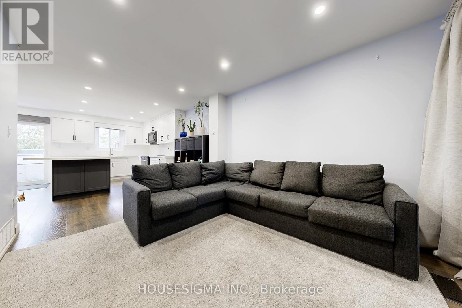 54 Oakmount Crescent, Vaughan, Ontario  L4K 2C3 - Photo 4 - N12459587