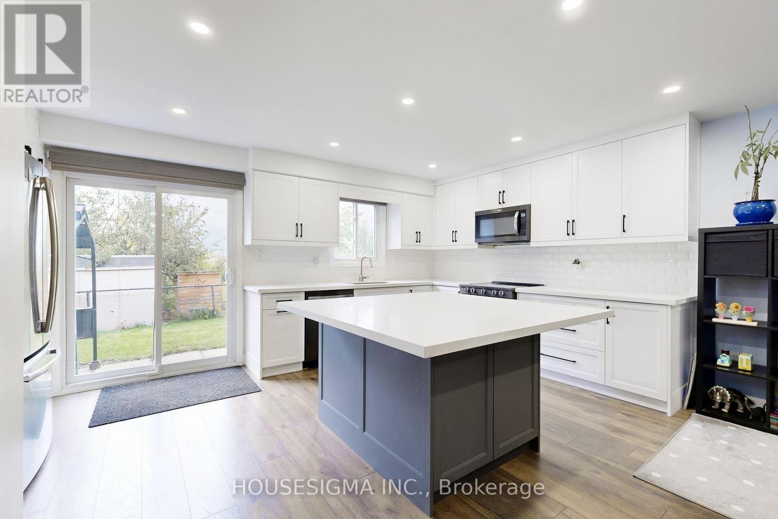 54 Oakmount Crescent, Vaughan, Ontario  L4K 2C3 - Photo 7 - N12459587