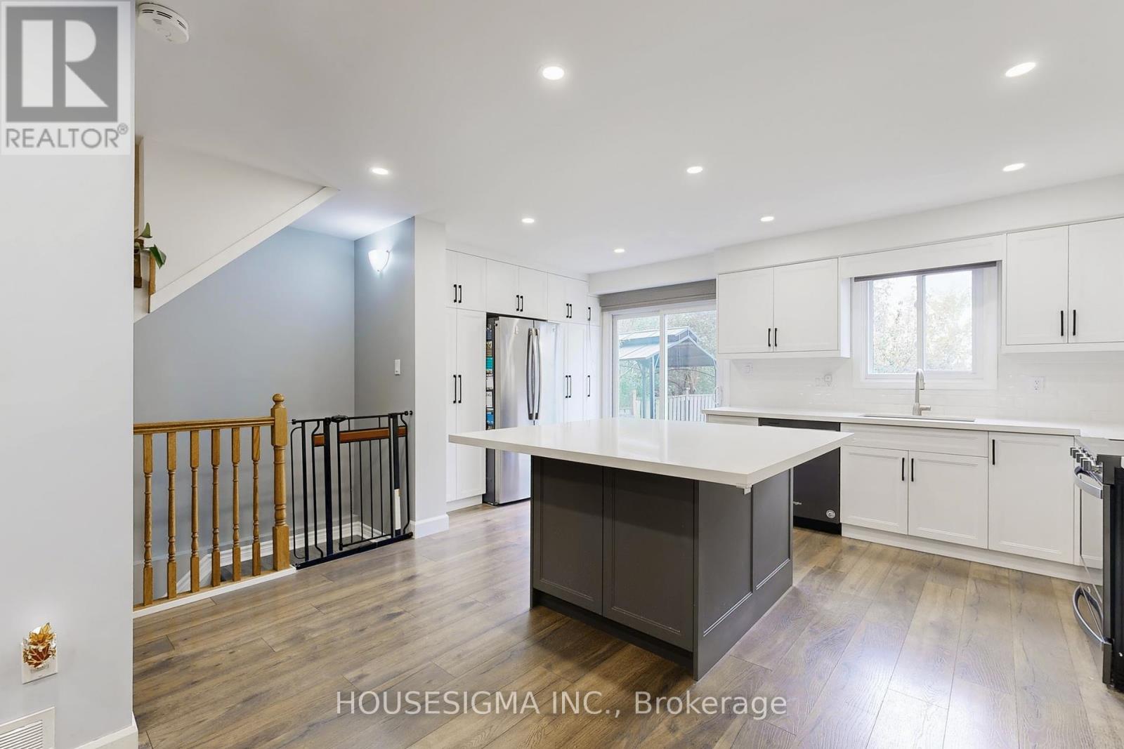 54 Oakmount Crescent, Vaughan, Ontario  L4K 2C3 - Photo 8 - N12459587