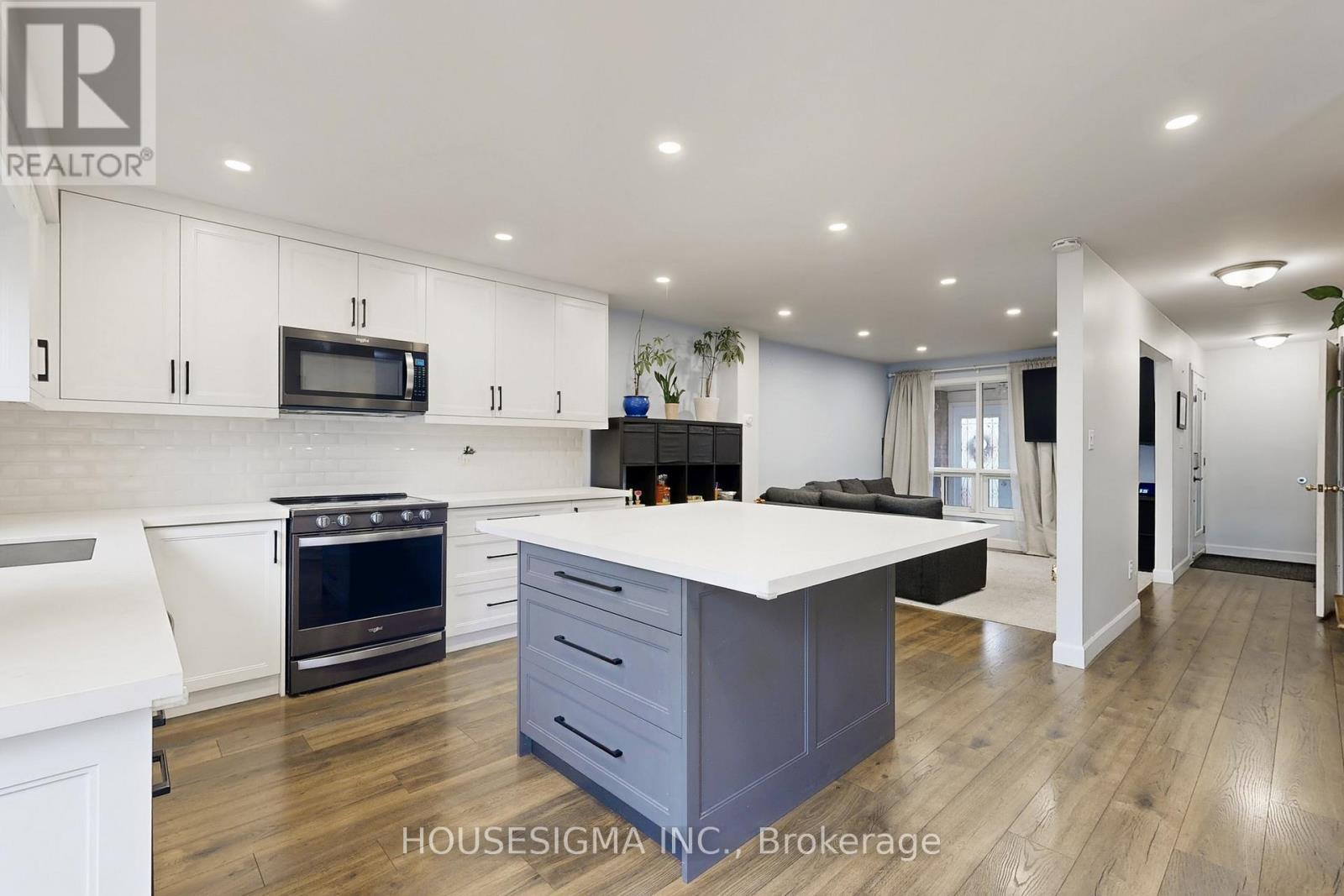 54 Oakmount Crescent, Vaughan, Ontario  L4K 2C3 - Photo 9 - N12459587