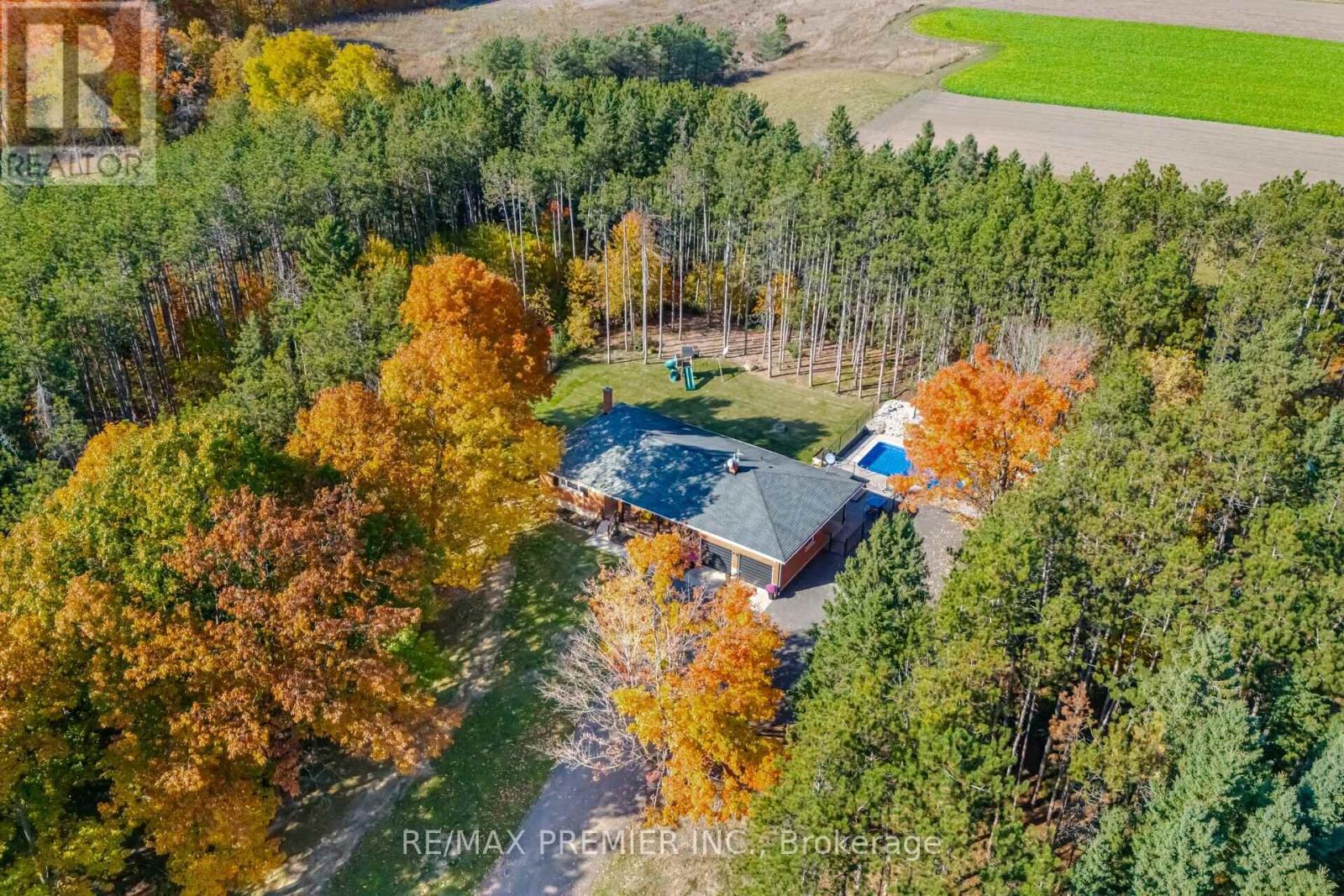 4904 10th Side Road, Essa, Ontario  L0L 2N0 - Photo 2 - N12459628