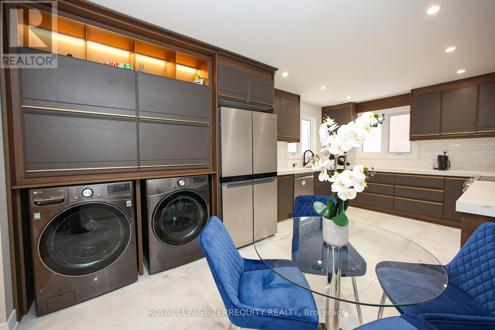 Upper - 66 Moore Park Avenue, Toronto, Ontario  M2M 1M9 - Photo 17 - C12415688