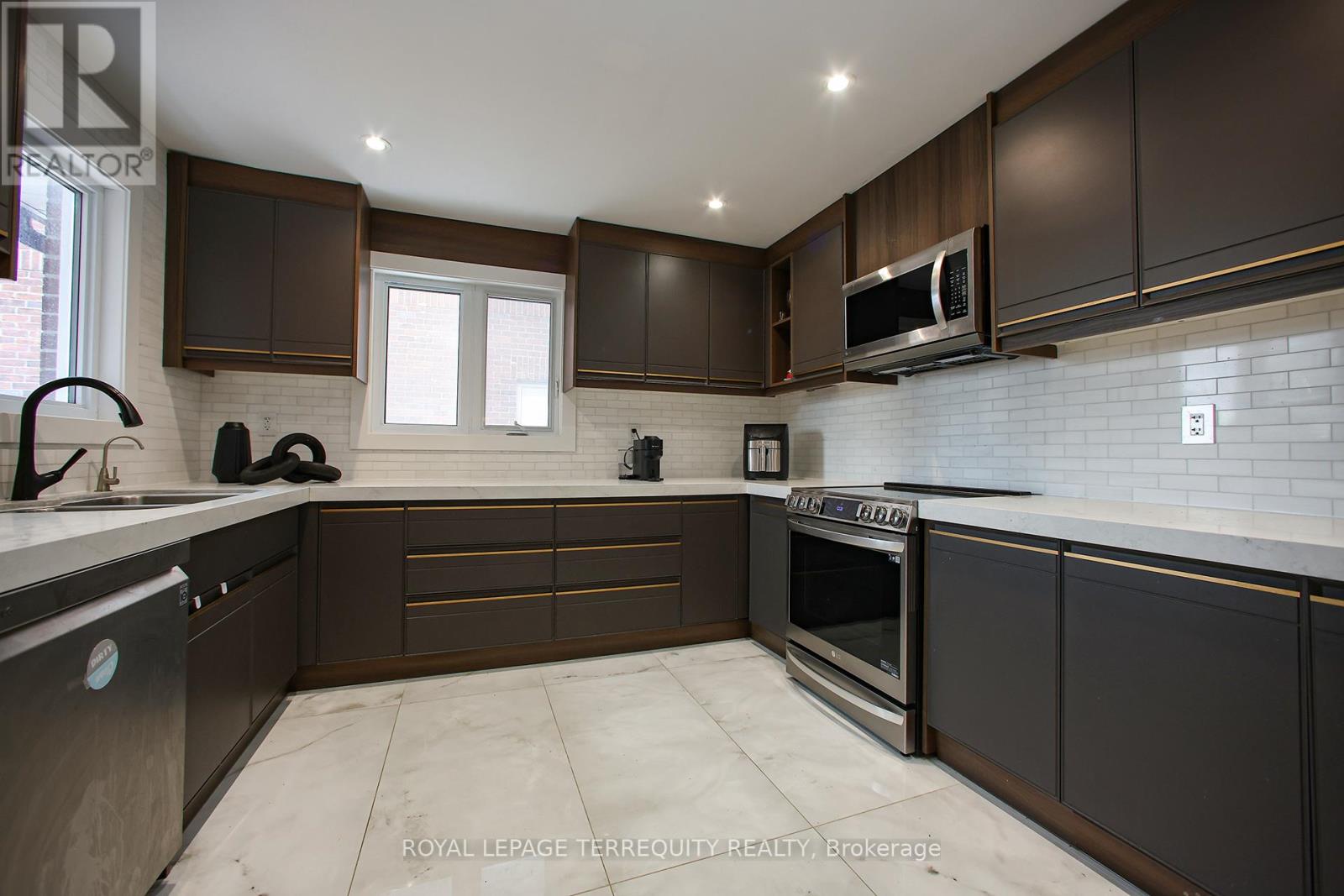 Upper - 66 Moore Park Avenue, Toronto, Ontario  M2M 1M9 - Photo 20 - C12415688