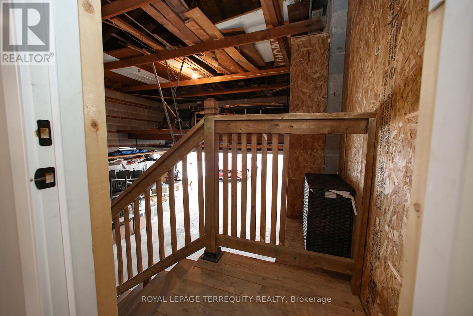 Upper - 66 Moore Park Avenue, Toronto, Ontario  M2M 1M9 - Photo 24 - C12415688