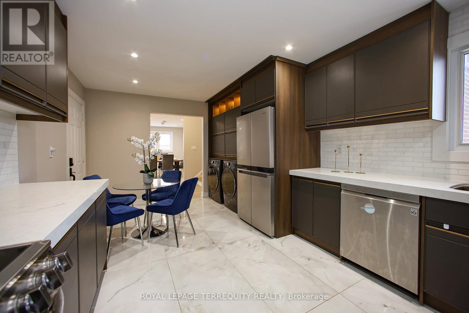Upper - 66 Moore Park Avenue, Toronto, Ontario  M2M 1M9 - Photo 19 - C12415688