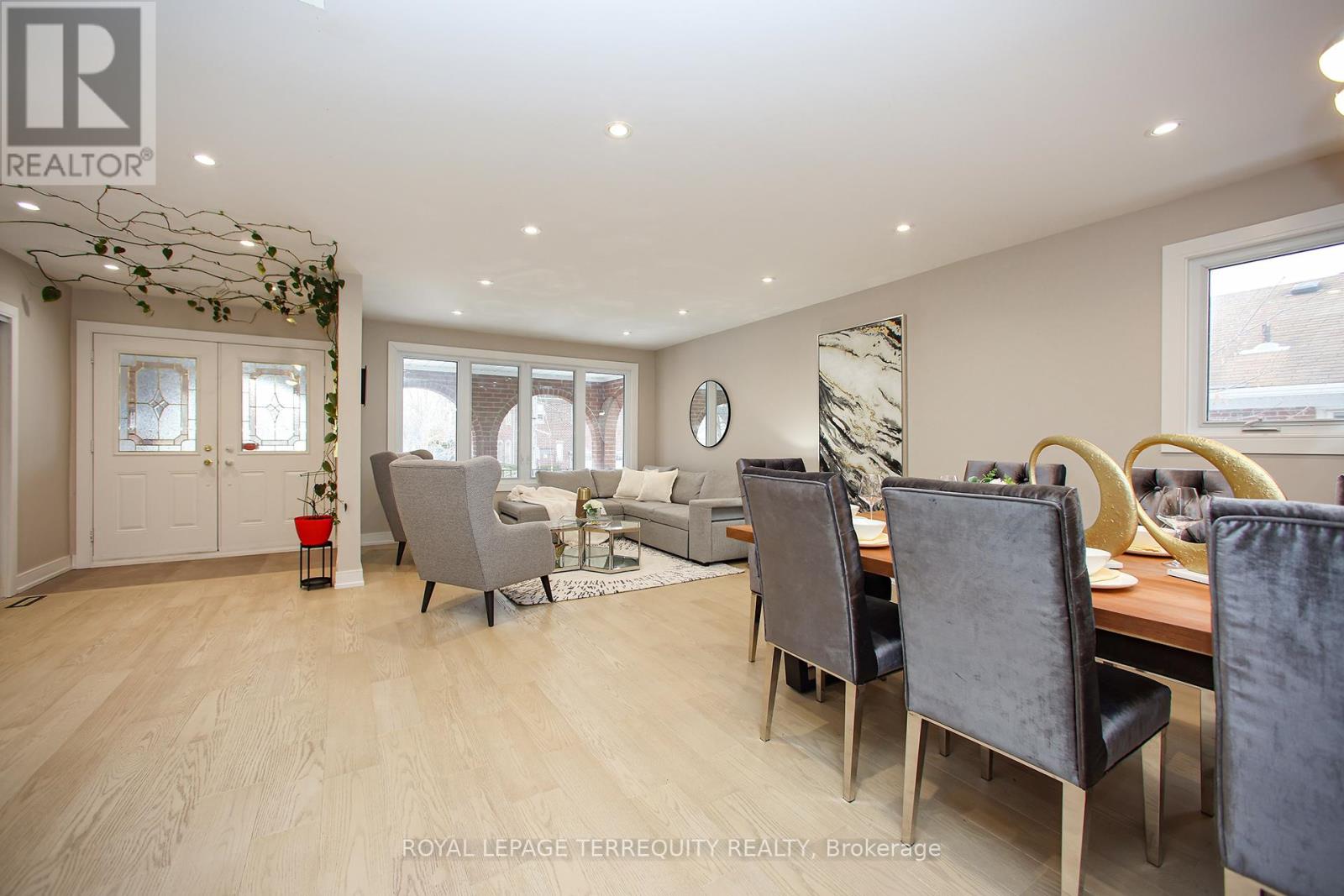 Upper - 66 Moore Park Avenue, Toronto, Ontario  M2M 1M9 - Photo 10 - C12415688