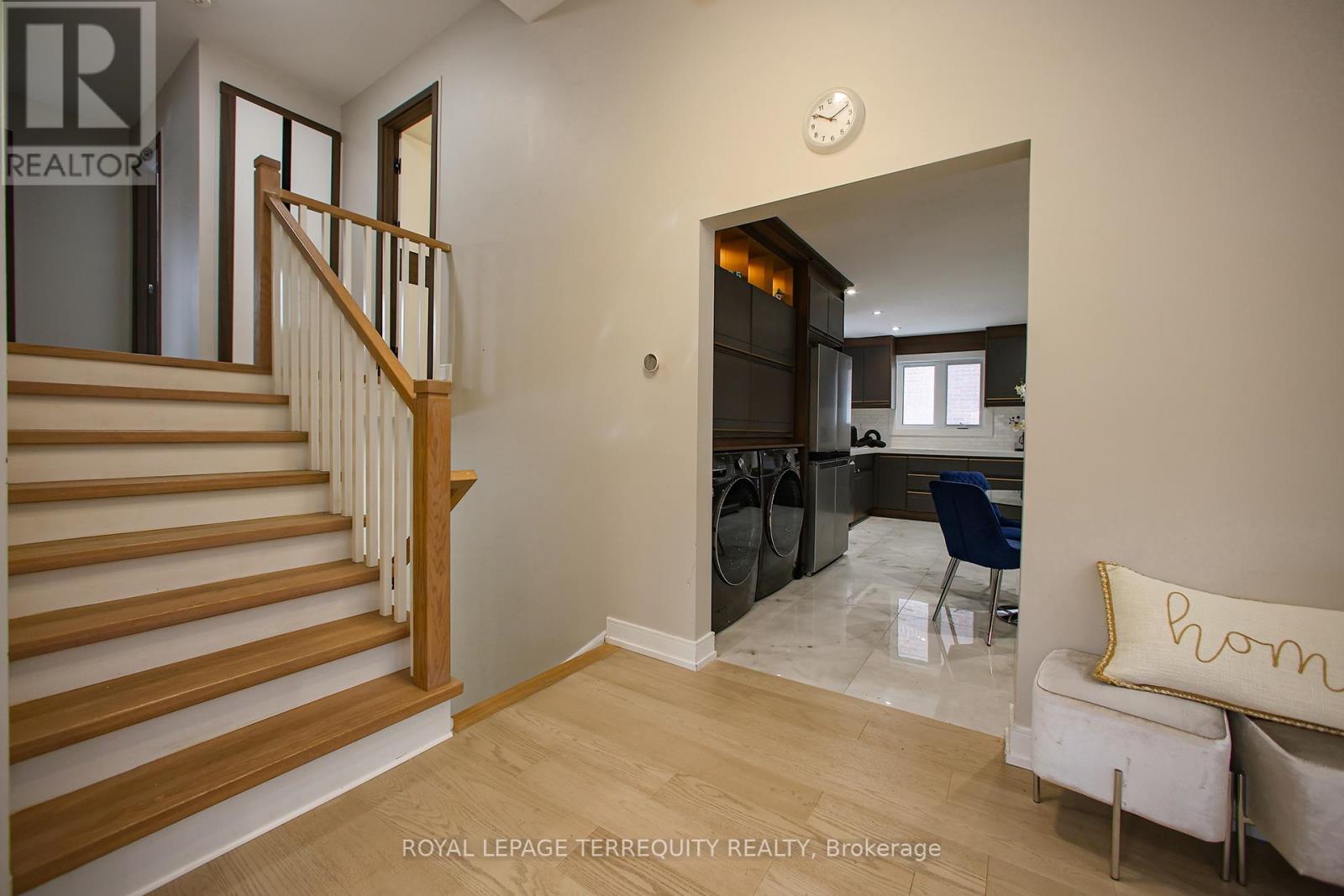 Upper - 66 Moore Park Avenue, Toronto, Ontario  M2M 1M9 - Photo 16 - C12415688