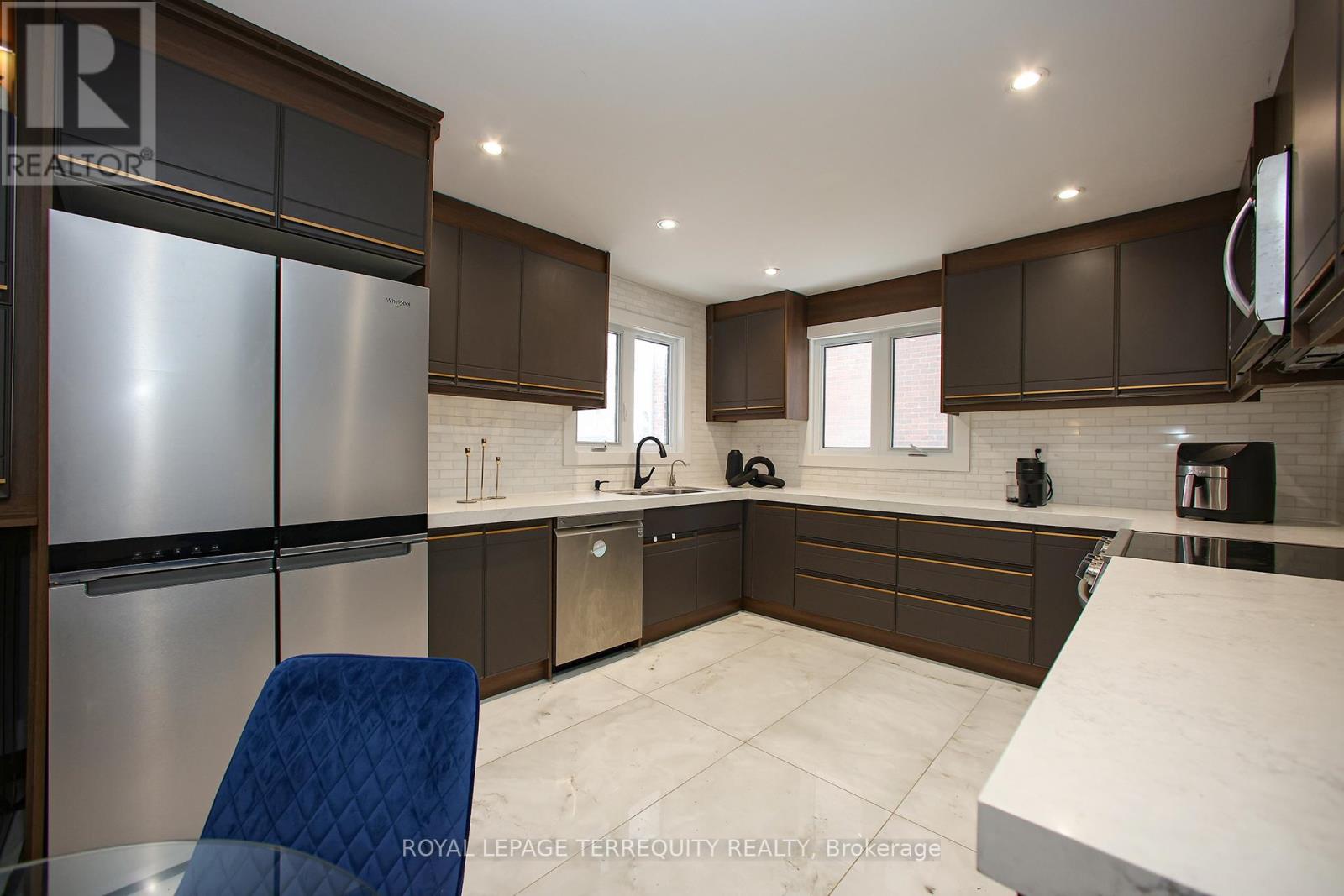Upper - 66 Moore Park Avenue, Toronto, Ontario  M2M 1M9 - Photo 21 - C12415688