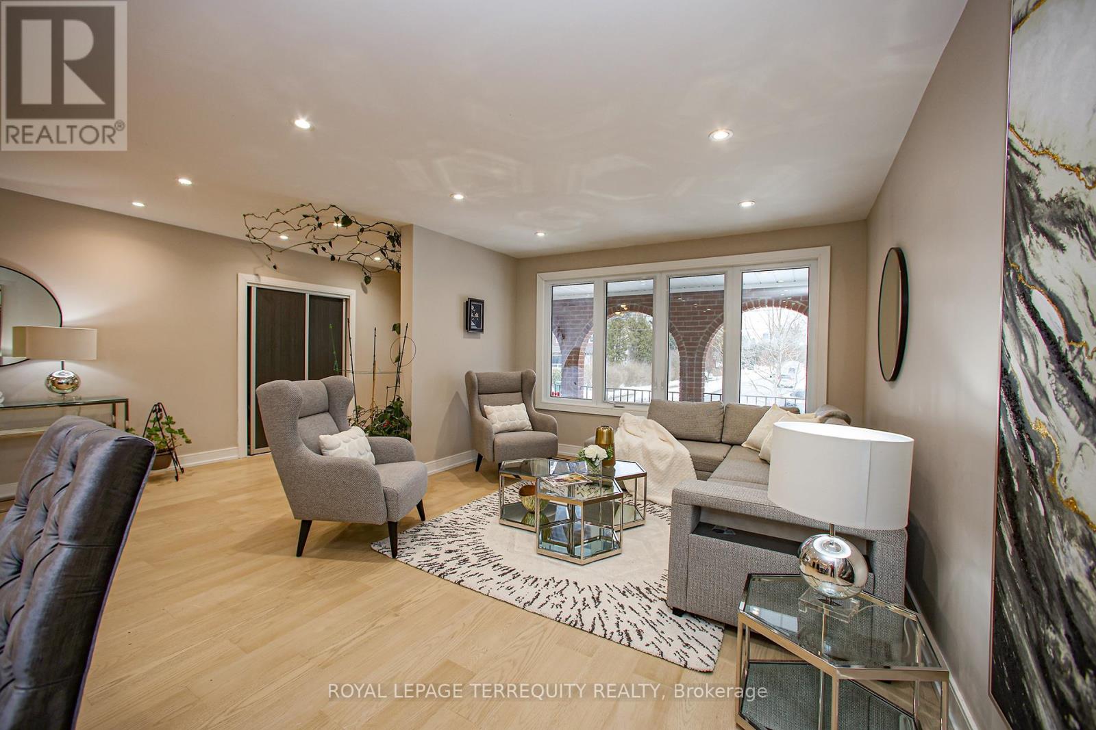 Upper - 66 Moore Park Avenue, Toronto, Ontario  M2M 1M9 - Photo 5 - C12415688