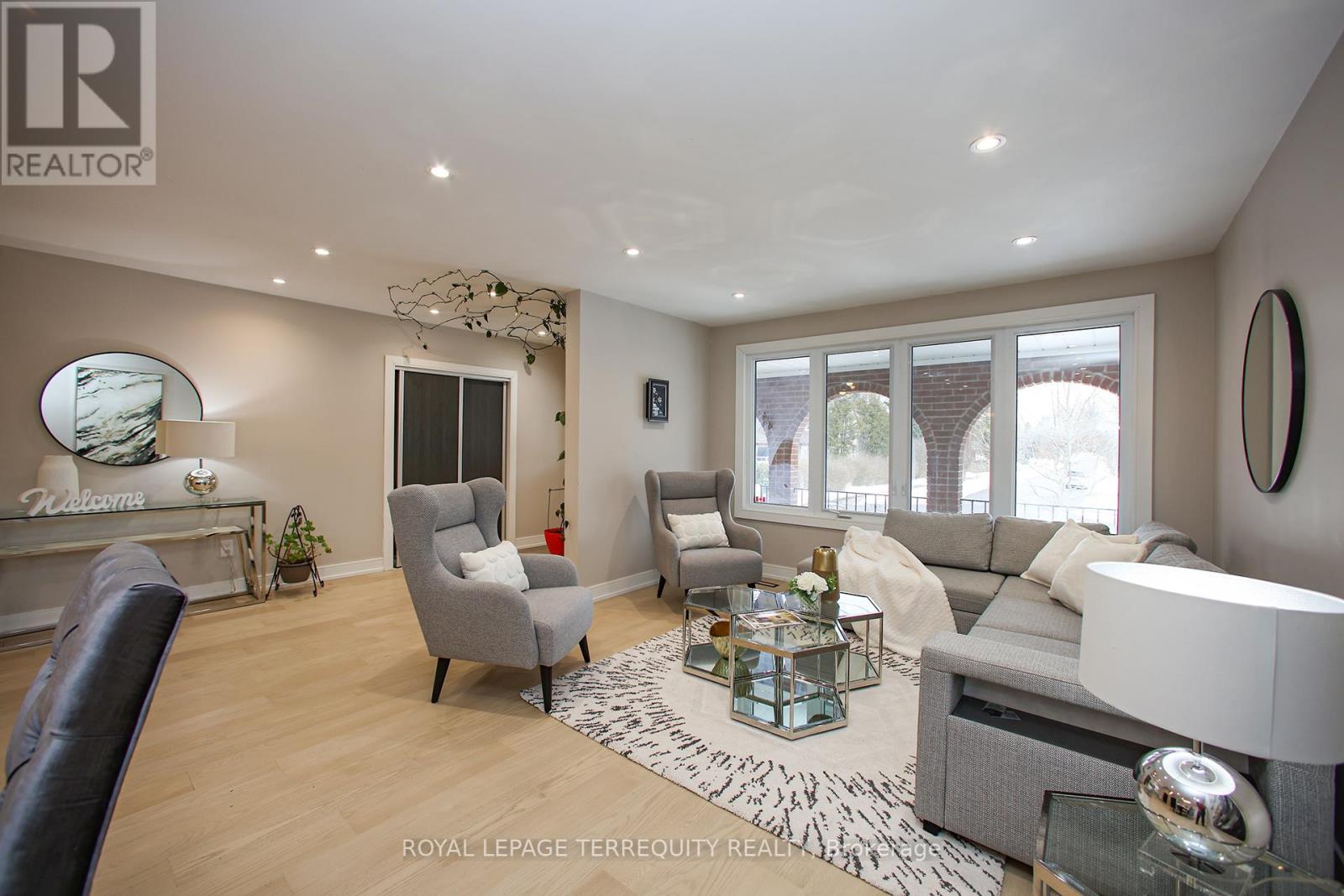 Upper - 66 Moore Park Avenue, Toronto, Ontario  M2M 1M9 - Photo 4 - C12415688