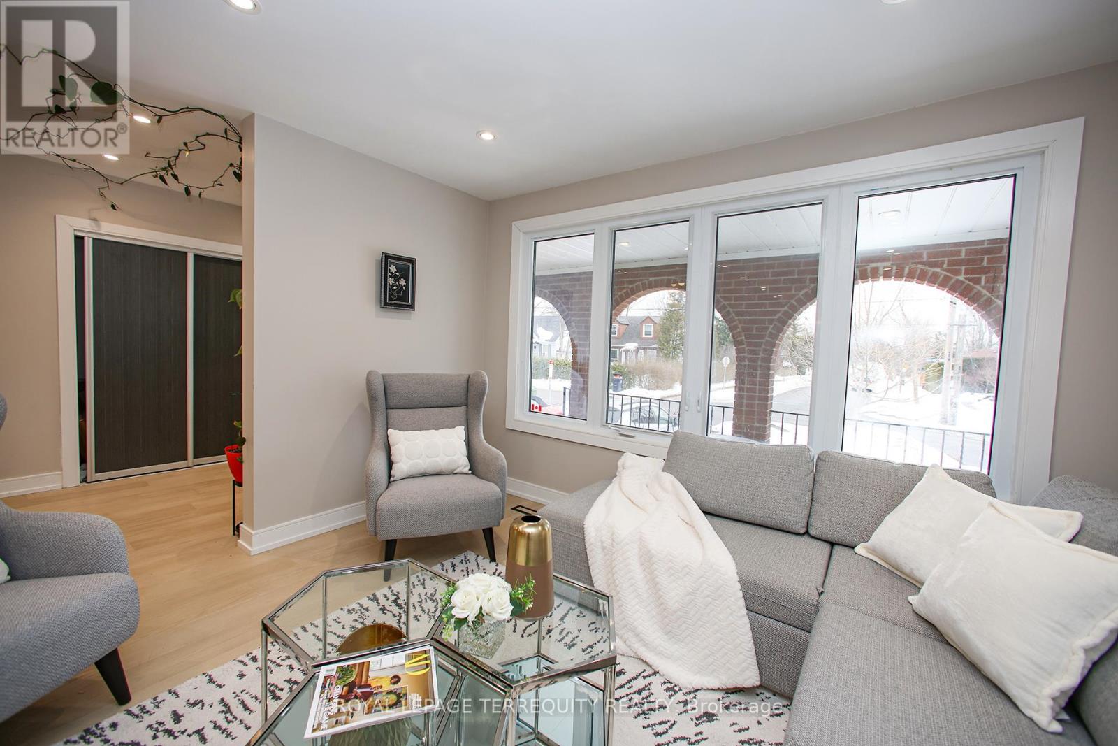 Upper - 66 Moore Park Avenue, Toronto, Ontario  M2M 1M9 - Photo 6 - C12415688