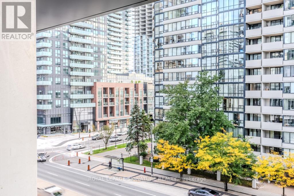 417 - 395 Square One Drive, Mississauga, Ontario  L5B 0P6 - Photo 12 - W12459588