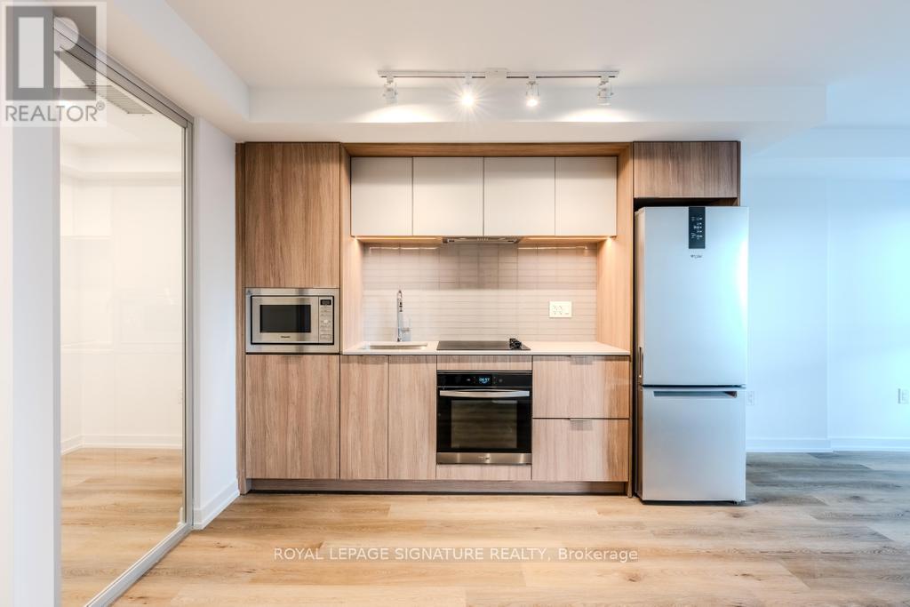 417 - 395 Square One Drive, Mississauga, Ontario  L5B 0P6 - Photo 3 - W12459588