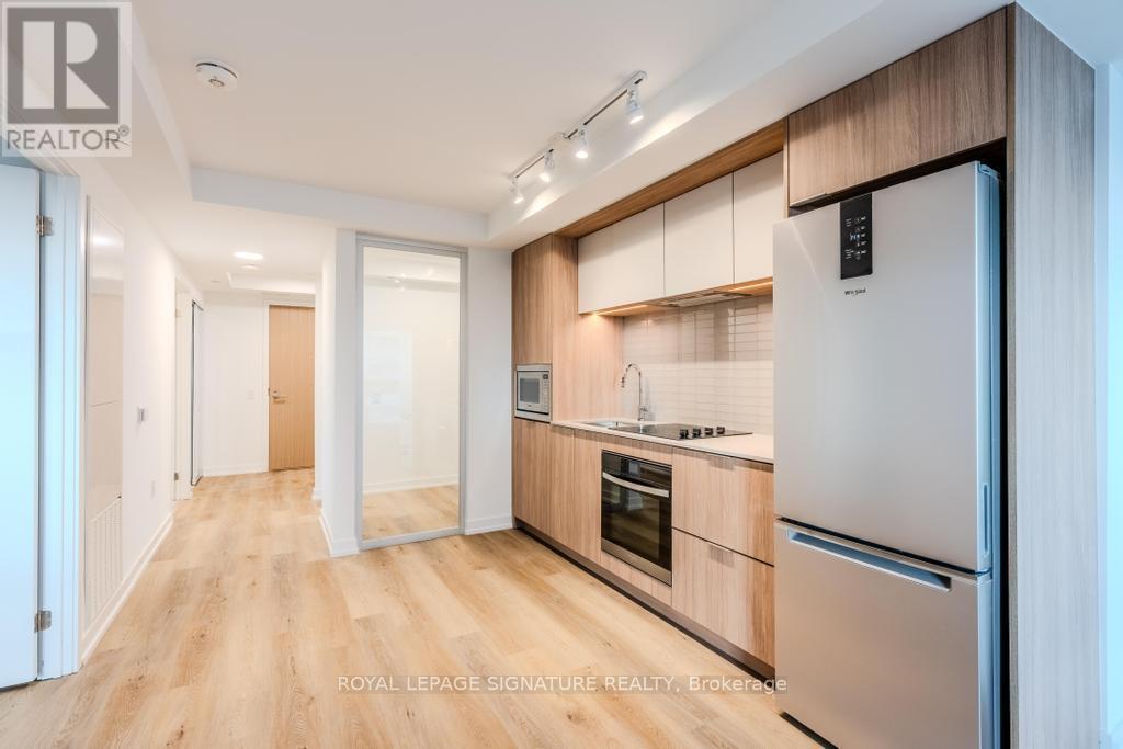 417 - 395 Square One Drive, Mississauga, Ontario  L5B 0P6 - Photo 4 - W12459588