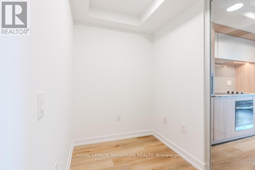 417 - 395 Square One Drive, Mississauga, Ontario  L5B 0P6 - Photo 5 - W12459588