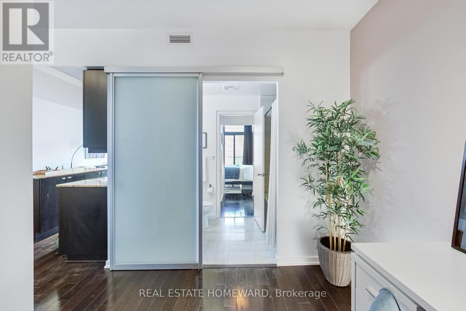 2302 - 103 The Queensway Avenue, Toronto, Ontario  M6S 5B3 - Photo 18 - W12459593
