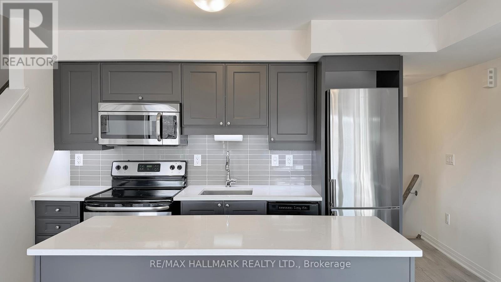 8 - 171 William Duncan Road, Toronto, Ontario  M3K 0B8 - Photo 5 - W12459595